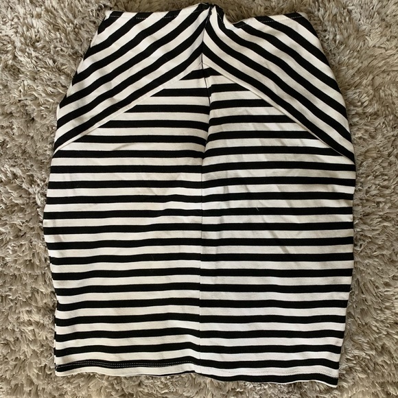 Solemio LA Skirt - Picture 2 of 4